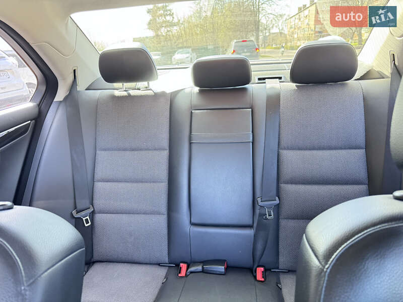 Седан Mercedes-Benz C-Class 2011 в Киеве