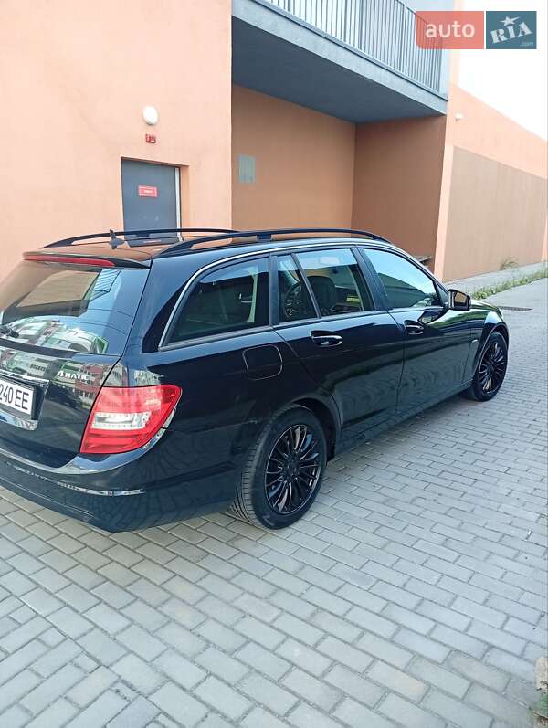 Універсал Mercedes-Benz C-Class 2011 в Львові
