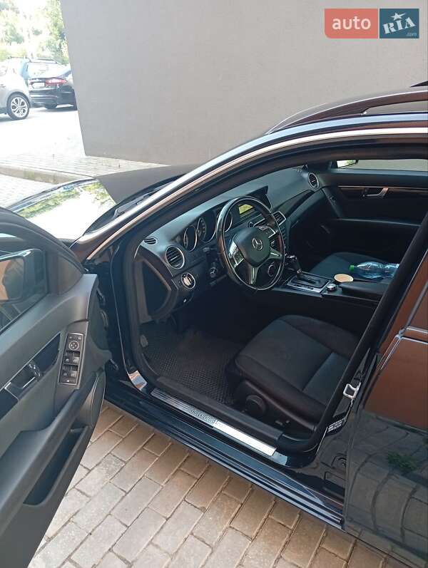 Універсал Mercedes-Benz C-Class 2011 в Львові