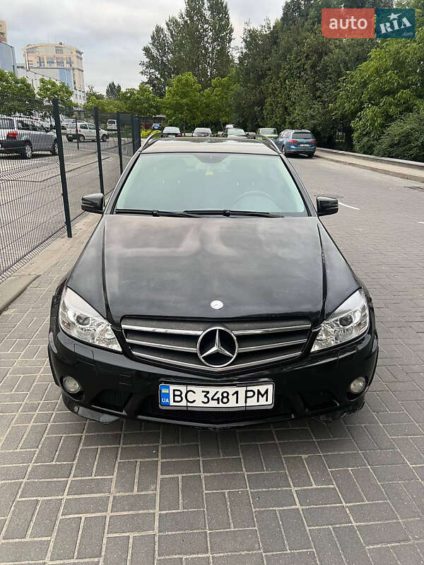Универсал Mercedes-Benz C-Class 2010 в Львове