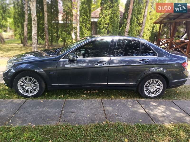 Седан Mercedes-Benz C-Class 2009 в Сокирнице