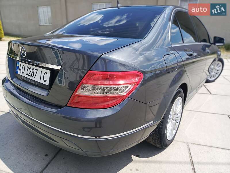 Седан Mercedes-Benz C-Class 2009 в Сокирнице