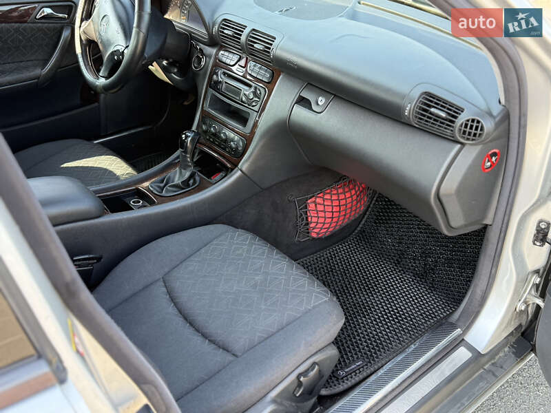 Седан Mercedes-Benz C-Class 2003 в Киеве фото 16 Седан Mercedes-Benz C-Class 2003 в Киеве
