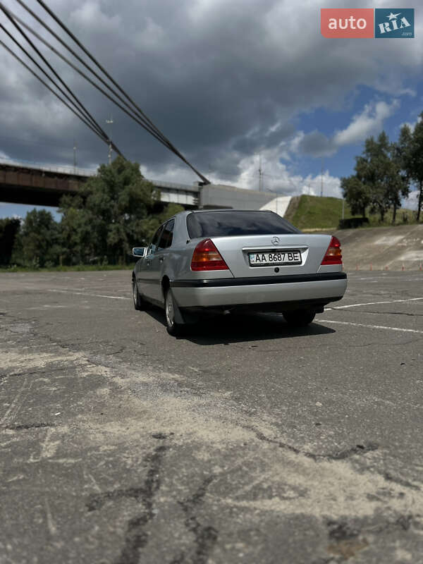 Седан Mercedes-Benz C-Class 1995 в Киеве