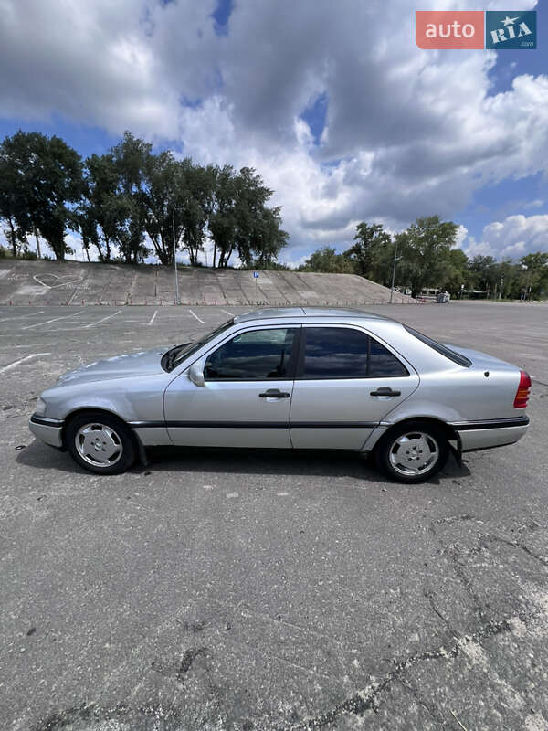 Седан Mercedes-Benz C-Class 1995 в Киеве