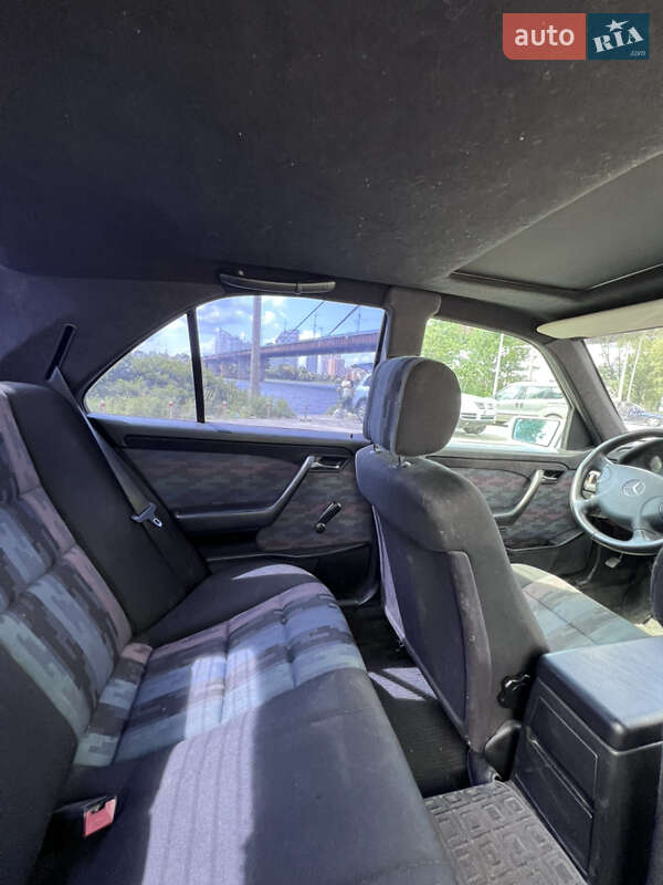 Седан Mercedes-Benz C-Class 1995 в Киеве