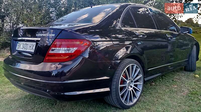 Седан Mercedes-Benz C-Class 2007 в Дубно
