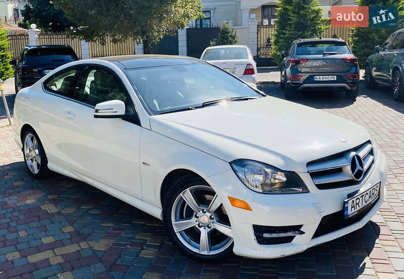 Купе Mercedes-Benz C-Class 2011 в 