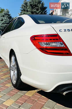 Купе Mercedes-Benz C-Class 2011 в 