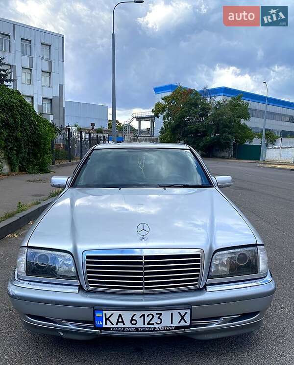 Седан Mercedes-Benz C-Class 2000 в 