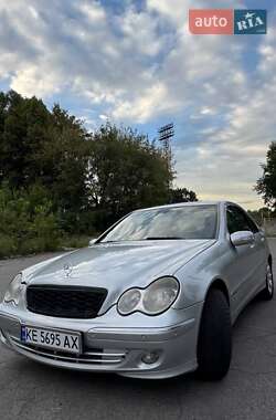 Седан Mercedes-Benz C-Class 2004 в 