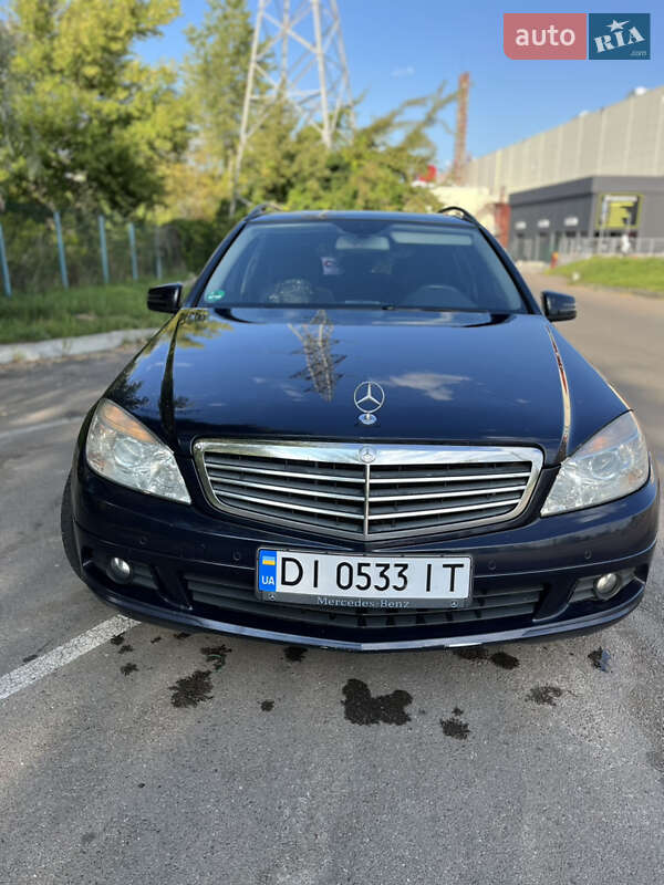 Универсал Mercedes-Benz C-Class 2010 в Киеве