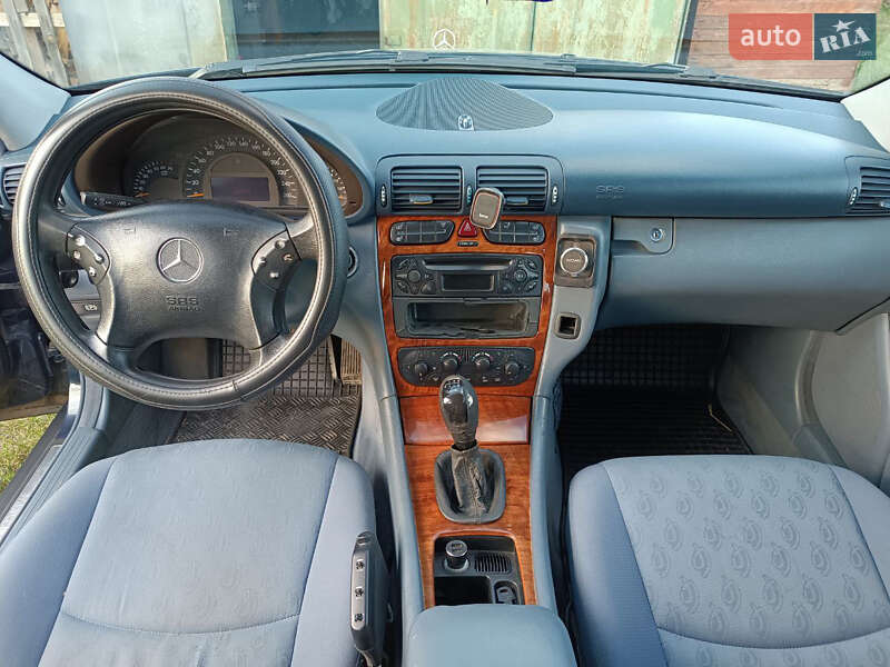 Седан Mercedes-Benz C-Class 2002 в Киеве