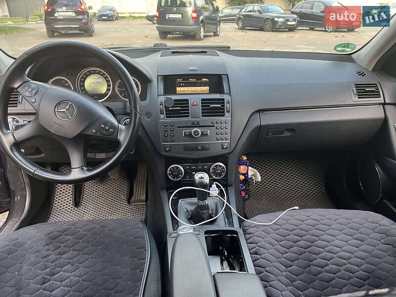 Универсал Mercedes-Benz C-Class 2010 в Киеве