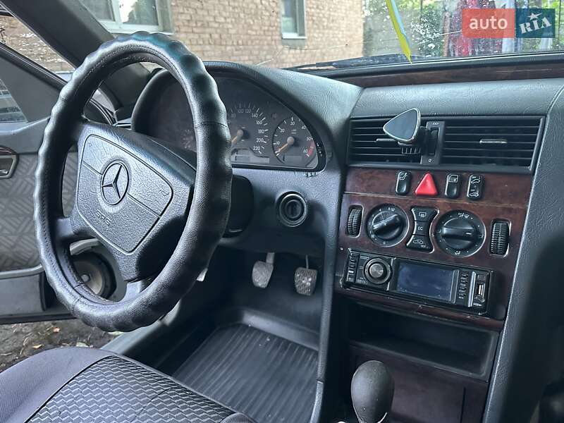 Седан Mercedes-Benz C-Class 1997 в Ровно