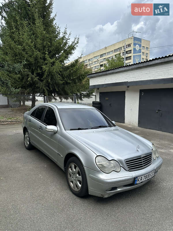 Седан Mercedes-Benz C-Class 2001 в Киеве