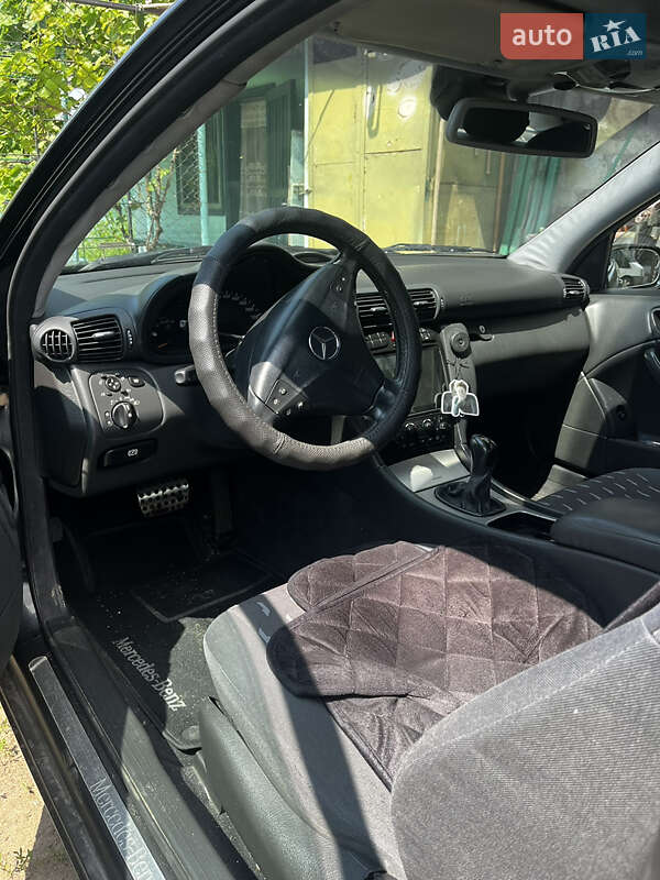 Купе Mercedes-Benz C-Class 2002 в Вишневом фото 9 Купе Mercedes-Benz C-Class 2002 в Вишневом