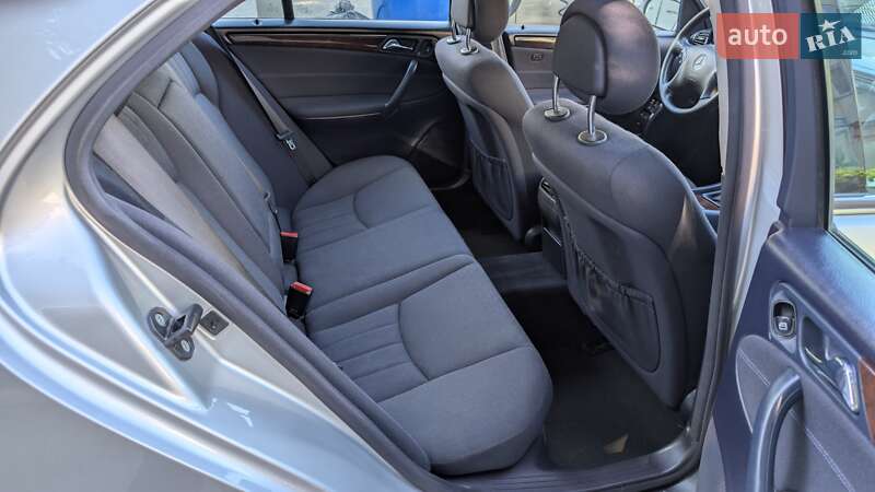 Седан Mercedes-Benz C-Class 2004 в Тернополе
