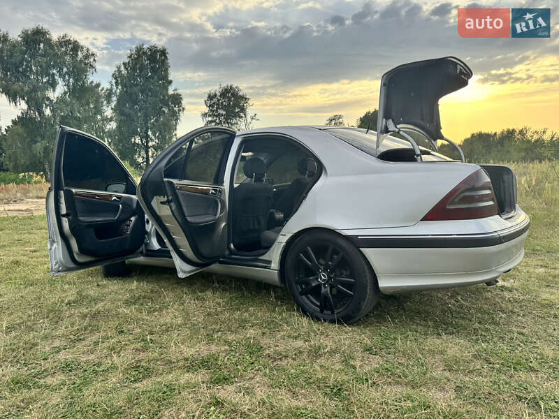 Седан Mercedes-Benz C-Class 2002 в Яворове фото 25 Седан Mercedes-Benz C-Class 2002 в Яворове