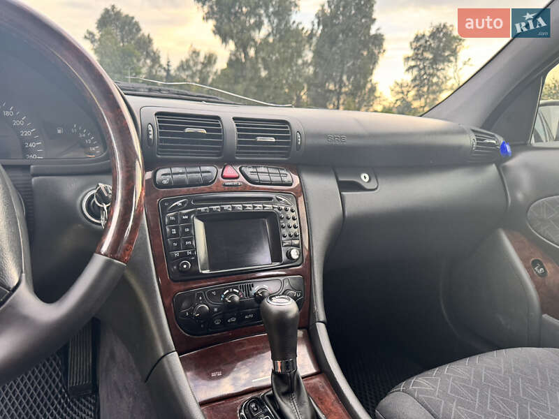 Седан Mercedes-Benz C-Class 2002 в Яворове фото 30 Седан Mercedes-Benz C-Class 2002 в Яворове