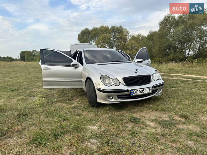 Седан Mercedes-Benz C-Class 2002 в Яворове фото 34 Седан Mercedes-Benz C-Class 2002 в Яворове