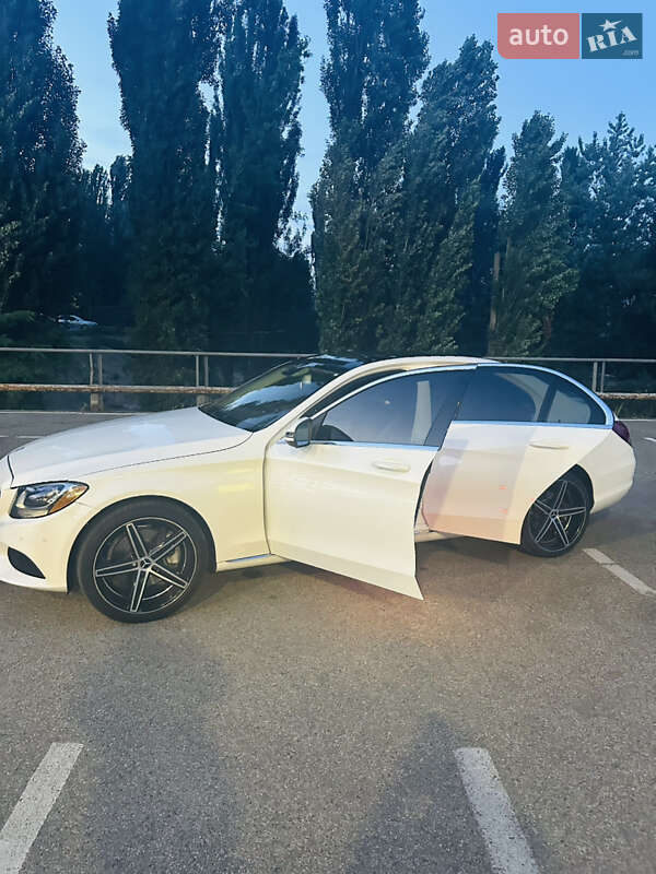 Седан Mercedes-Benz C-Class 2016 в Киеве