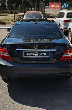 Купе Mercedes-Benz C-Class 2011 в 