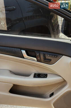 Купе Mercedes-Benz C-Class 2011 в 
