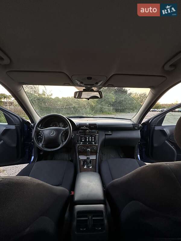Седан Mercedes-Benz C-Class 2004 в Запоріжжі