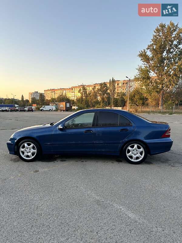 Седан Mercedes-Benz C-Class 2004 в Запоріжжі
