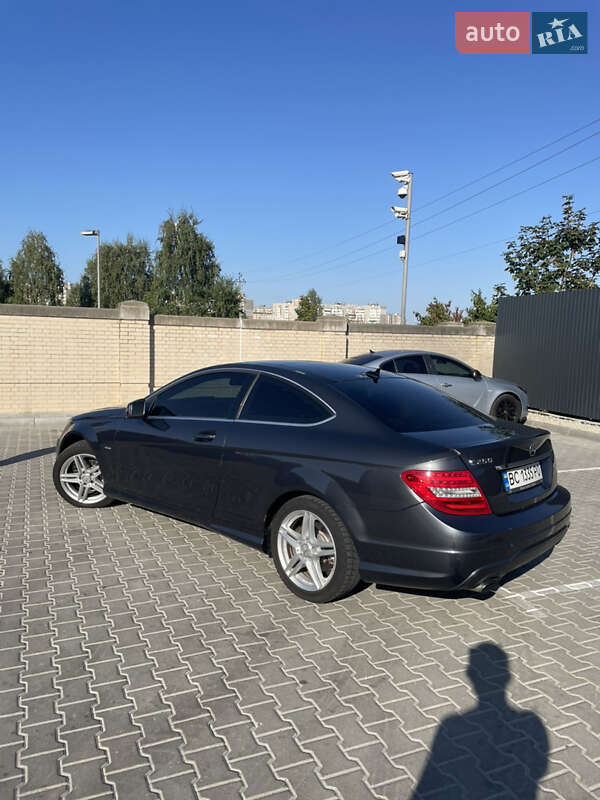 Купе Mercedes-Benz C-Class 2011 в Киеве фото 3 Купе Mercedes-Benz C-Class 2011 в Киеве