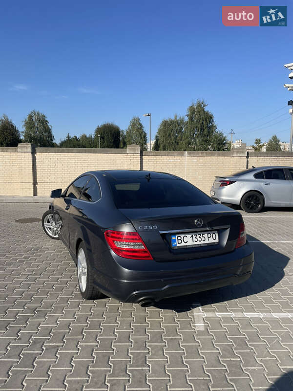 Купе Mercedes-Benz C-Class 2011 в Киеве фото 4 Купе Mercedes-Benz C-Class 2011 в Киеве
