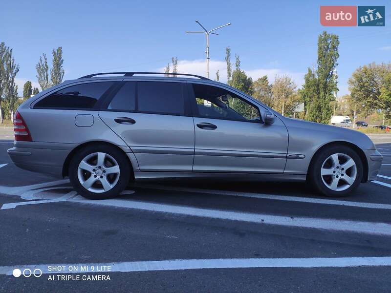 Универсал Mercedes-Benz C-Class 2004 в Киеве