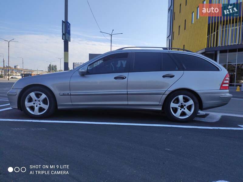 Универсал Mercedes-Benz C-Class 2004 в Киеве