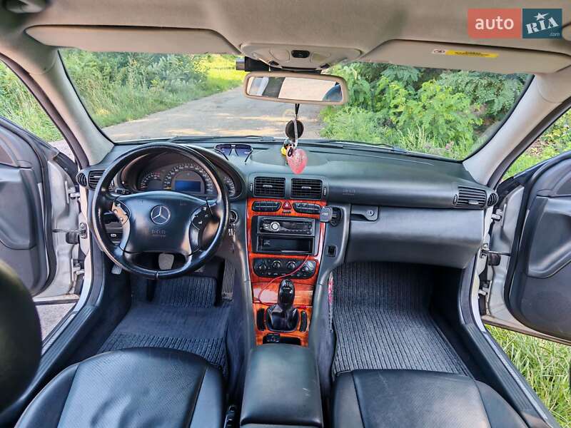 Седан Mercedes-Benz C-Class 2003 в Броварах фото 23 Седан Mercedes-Benz C-Class 2003 в Броварах