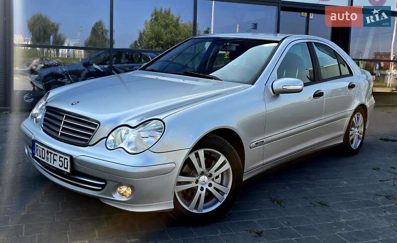 Седан Mercedes-Benz C-Class 2005 в Ивано-Франковске