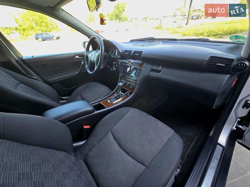 Седан Mercedes-Benz C-Class 2005 в Ивано-Франковске