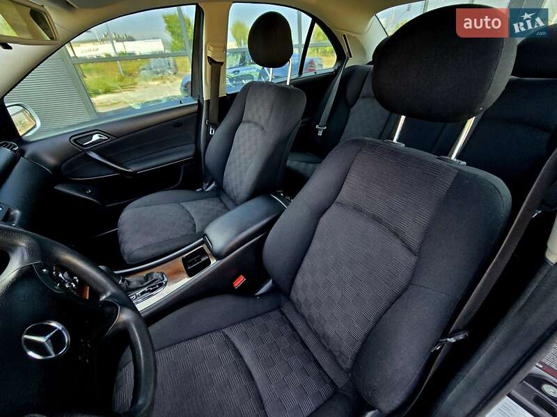 Седан Mercedes-Benz C-Class 2005 в Ивано-Франковске