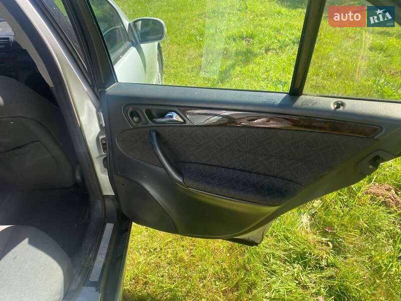 Седан Mercedes-Benz C-Class 2000 в Верховине