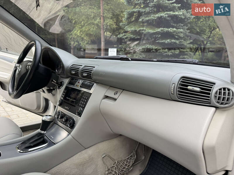 Седан Mercedes-Benz C-Class 2005 в Дрогобичі
