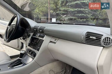 Седан Mercedes-Benz C-Class 2005 в 