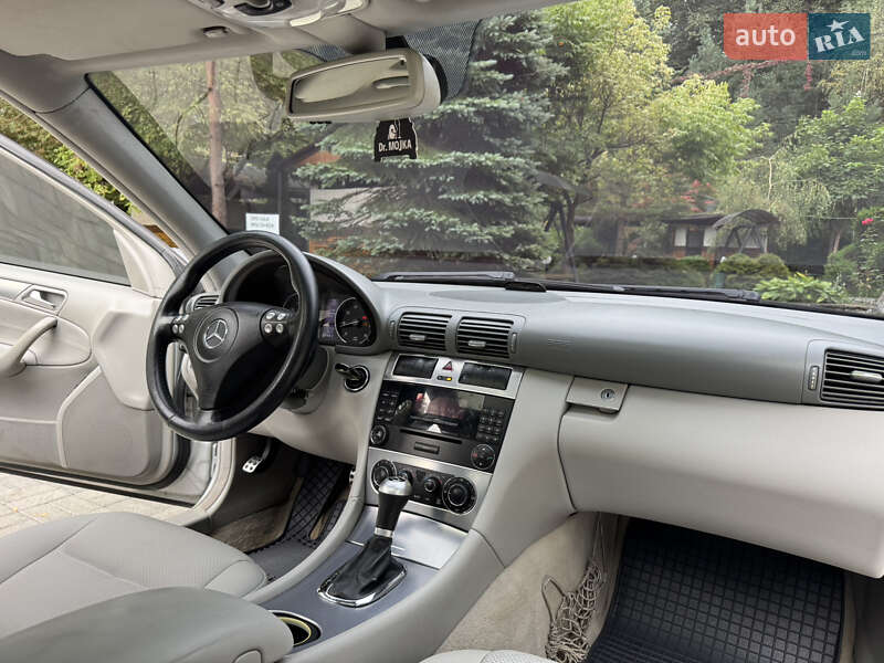 Седан Mercedes-Benz C-Class 2005 в Дрогобичі