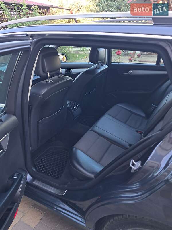 Универсал Mercedes-Benz C-Class 2011 в Дубно