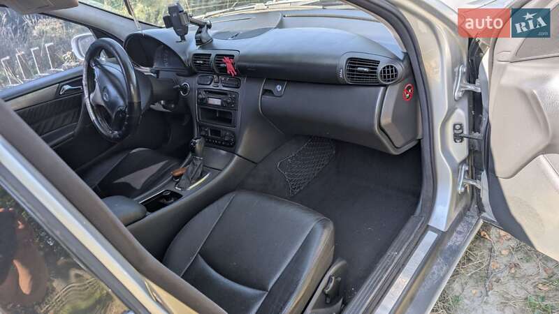 Седан Mercedes-Benz C-Class 2003 в Кривом Роге
