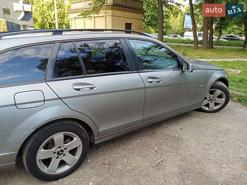 Универсал Mercedes-Benz C-Class 2010 в Львове