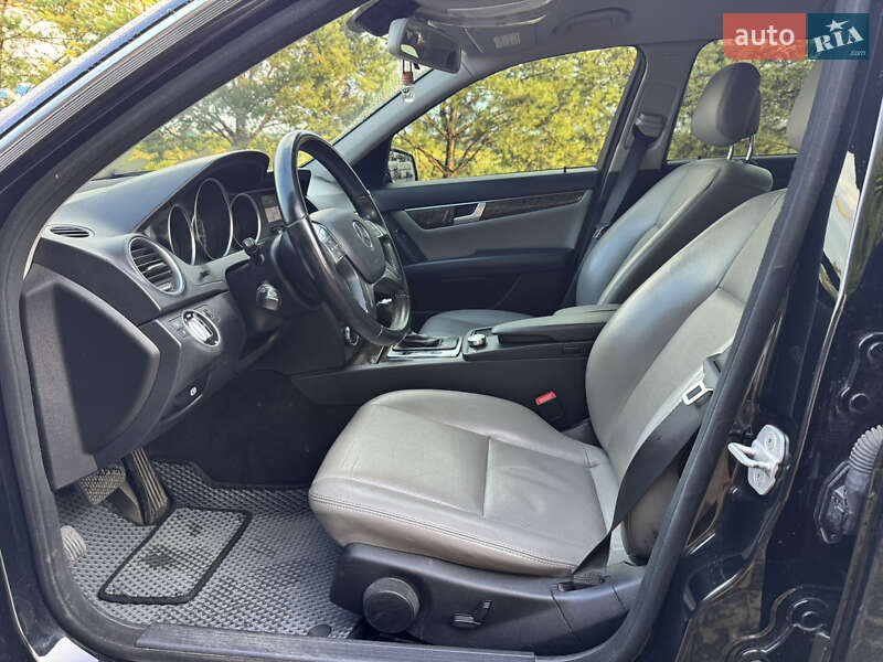 Седан Mercedes-Benz C-Class 2011 в Львове