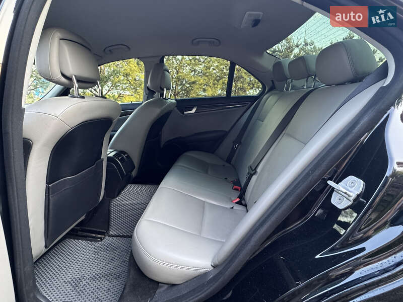 Седан Mercedes-Benz C-Class 2011 в Львове