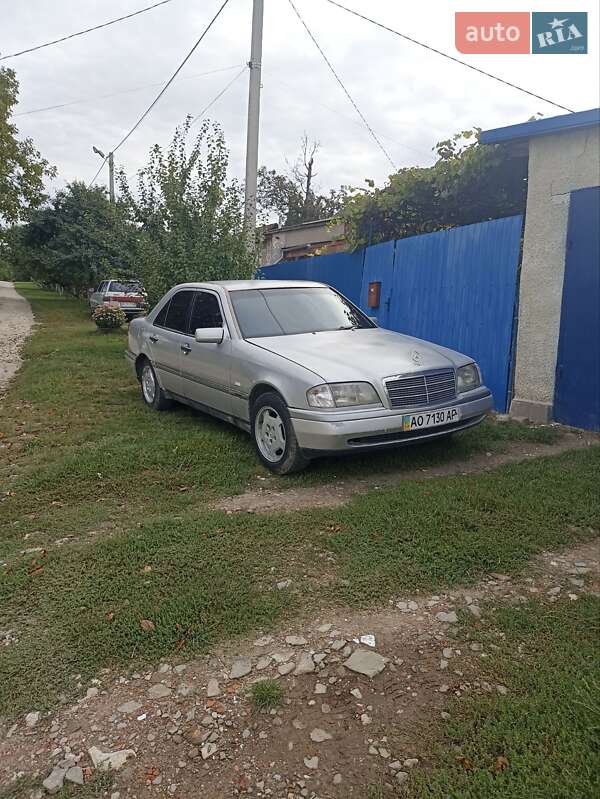 Седан Mercedes-Benz C-Class 1994 в Волочиске