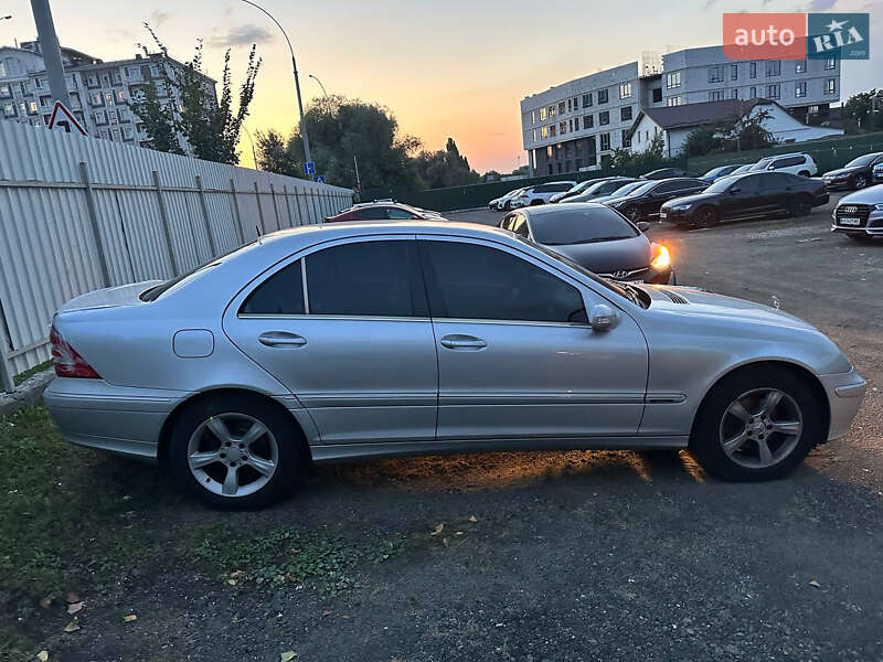 Седан Mercedes-Benz C-Class 2004 в Киеве