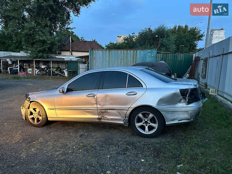 Седан Mercedes-Benz C-Class 2004 в Киеве